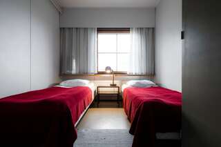 Отель Lapland Hotels Kilpis Кильписъярви Двухместный номер с 2 отдельными кроватями и общей ванной комнатой, хостел-1